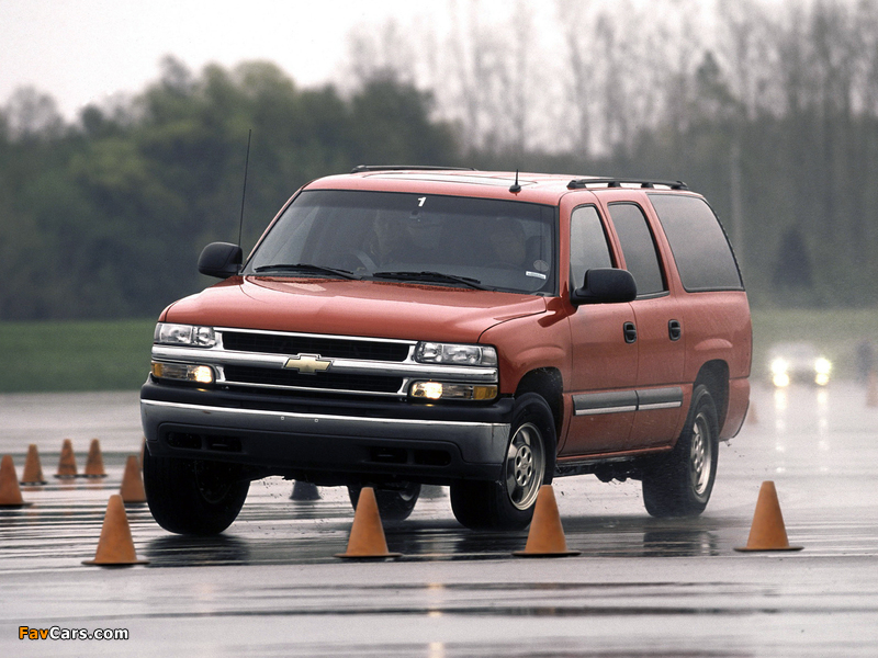 Images of Chevrolet Suburban (GMT800) 2003–06 (800 x 600)