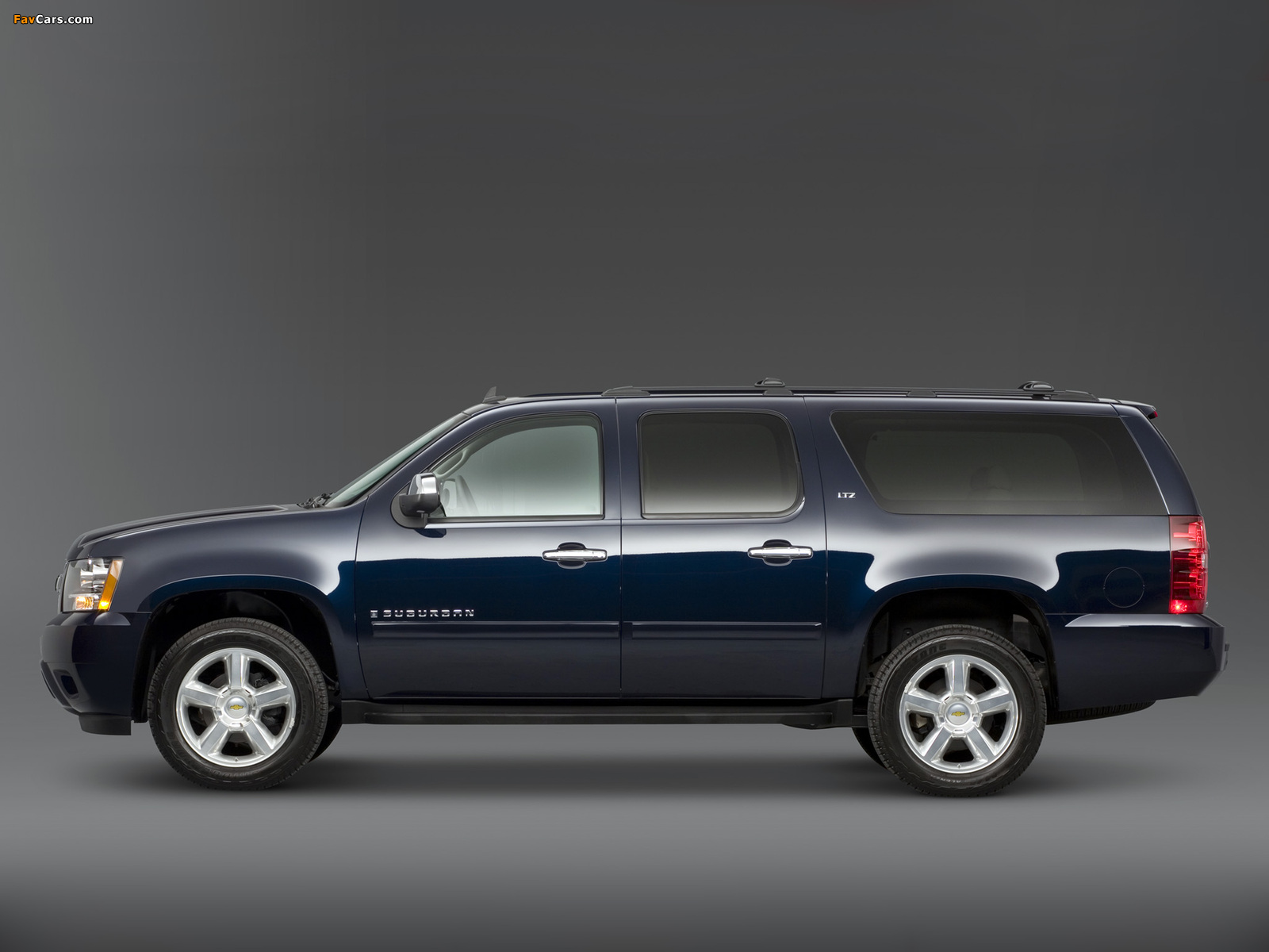 Images of Chevrolet Suburban (GMT900) 2006 (1600 x 1200)