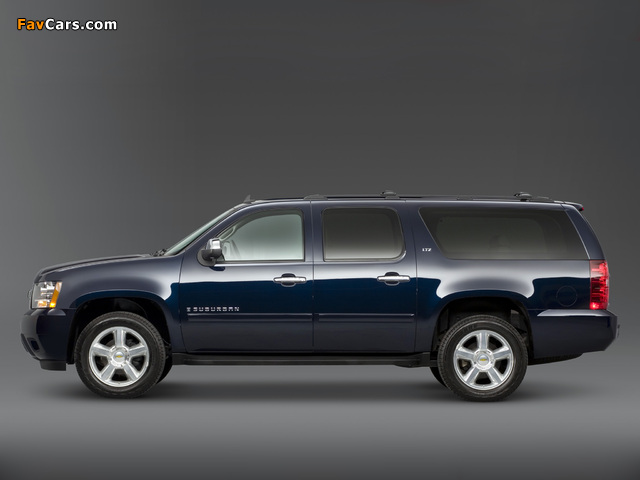 Images of Chevrolet Suburban (GMT900) 2006 (640 x 480)