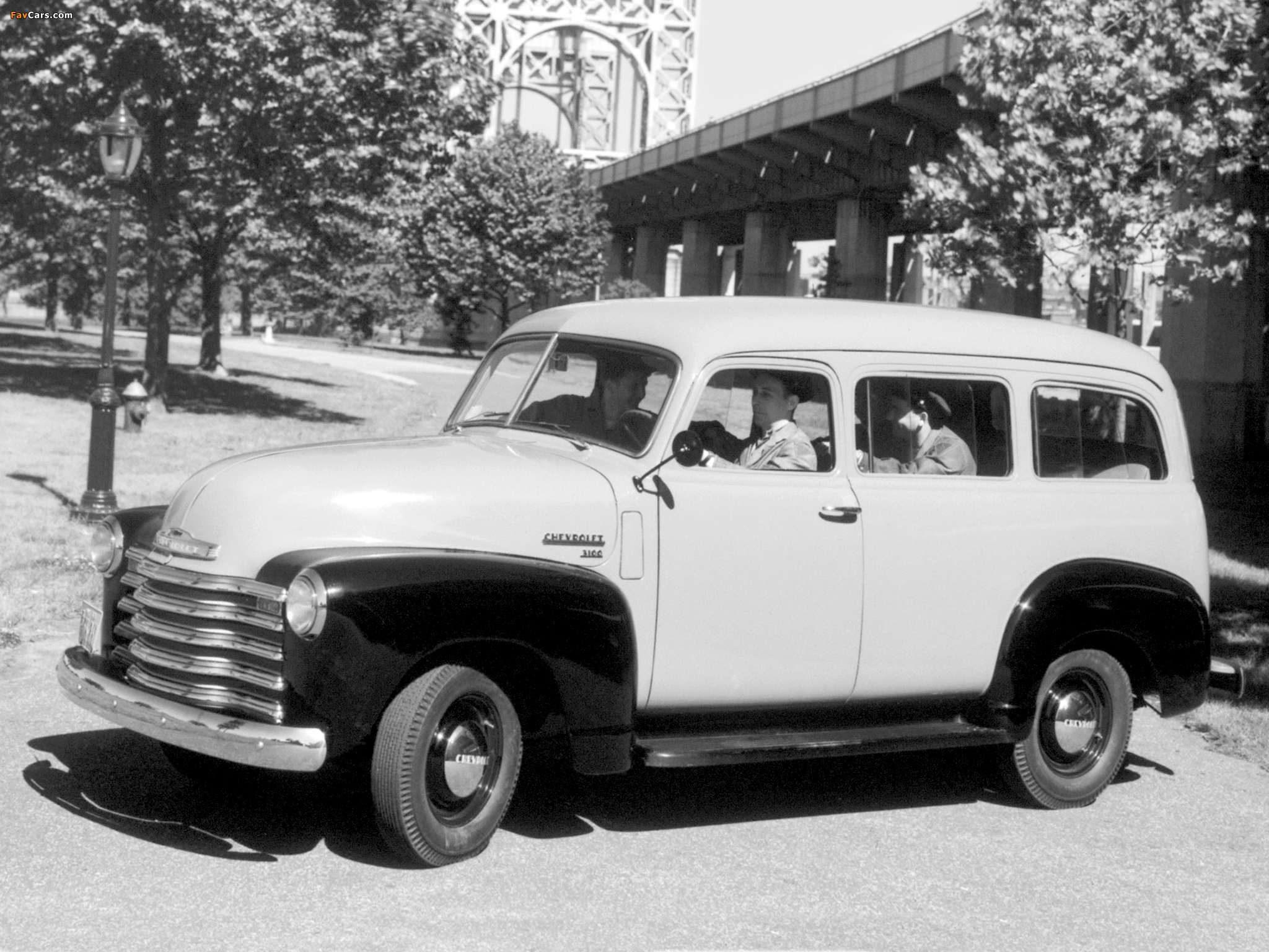 Photos of Chevrolet 3100 Suburban (GP/HP-3116) 1949–50 (2048 x 1536)