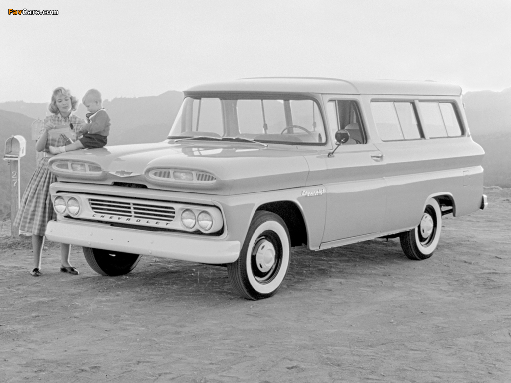 Photos of Chevrolet Suburban 1960–61 (1024 x 768)