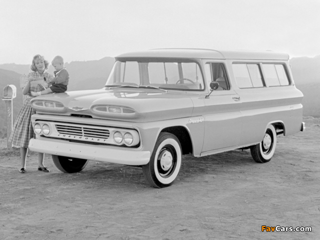 Photos of Chevrolet Suburban 1960–61 (640 x 480)