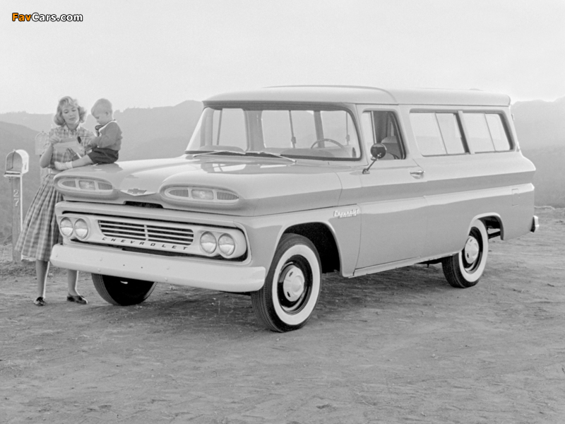 Photos of Chevrolet Suburban 1960–61 (800 x 600)
