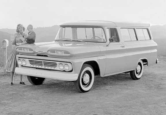 Photos of Chevrolet Suburban 1960–61