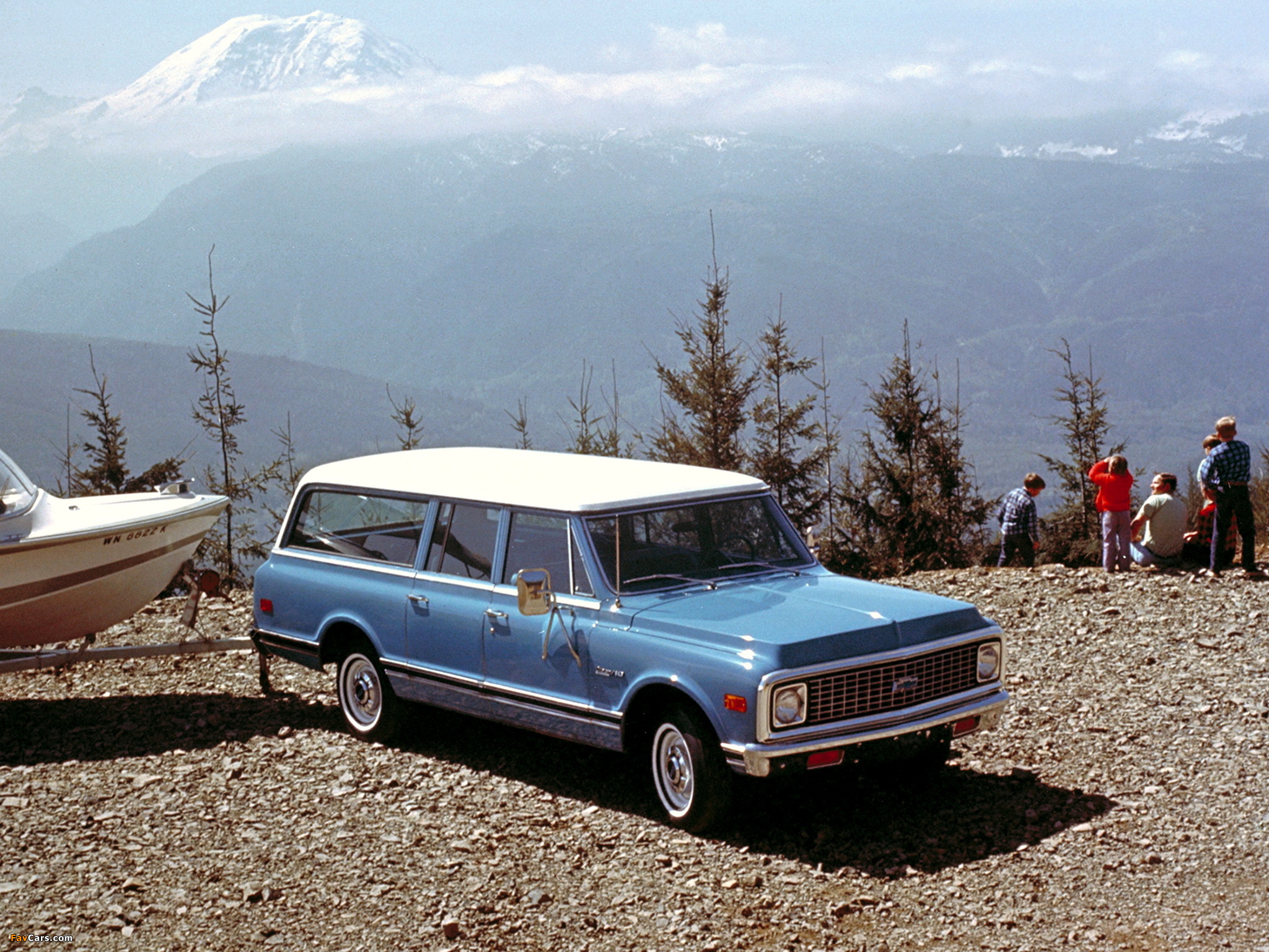 Photos of Chevrolet Suburban 1967–72 (2048 x 1536)