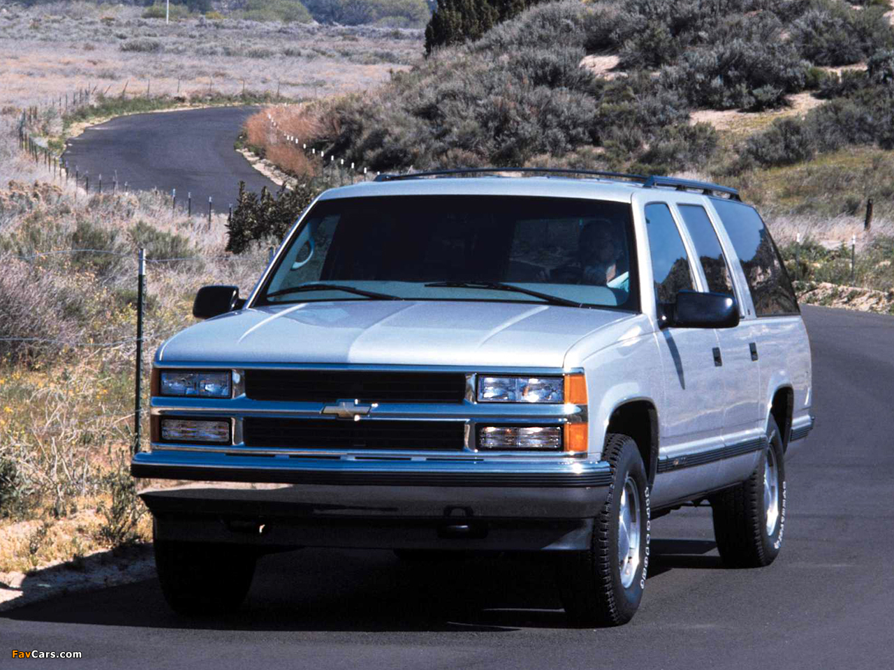 Photos of Chevrolet Suburban (GMT400) 1994–99 (1280 x 960)