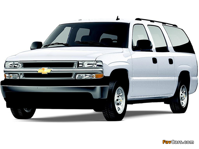 Photos of Chevrolet Suburban 1500 (GMT800) 2001–02 (640 x 480)