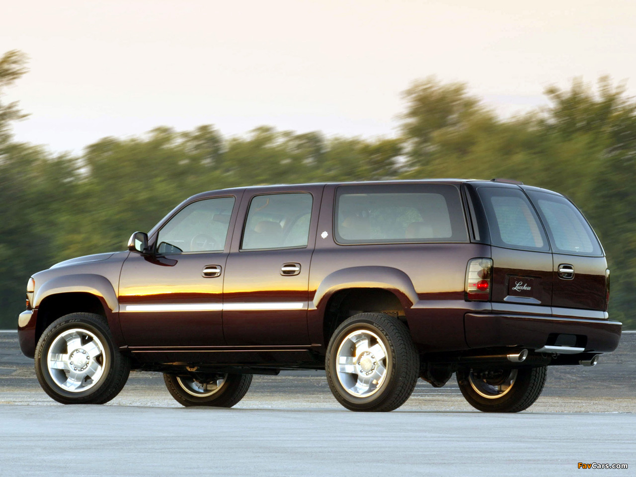 Photos of Chevrolet Suburban Lucchese 2002 (1280 x 960)