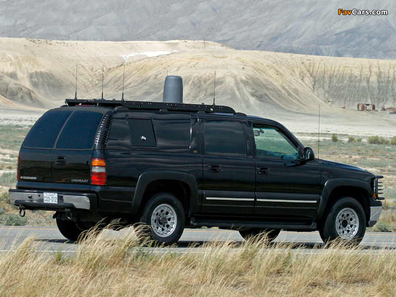 Photos of Chevrolet Suburban 2500 Armored Presidential Security Car (GMT800) 2006 (800 x 600)
