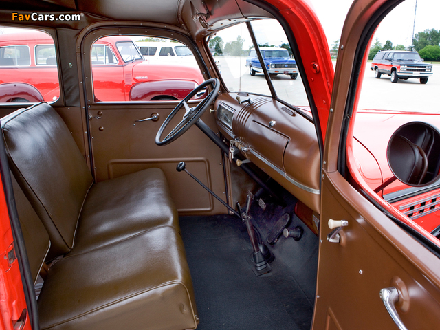 Pictures of Chevrolet Carryall Suburban 1941–47 (640 x 480)