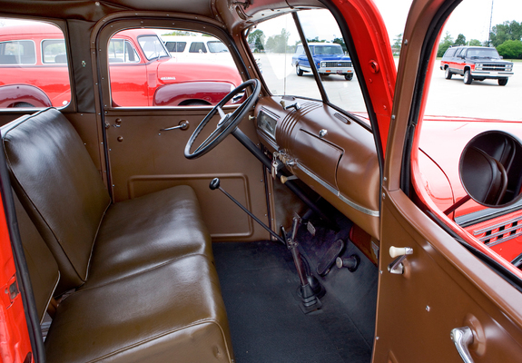 Pictures of Chevrolet Carryall Suburban 1941–47