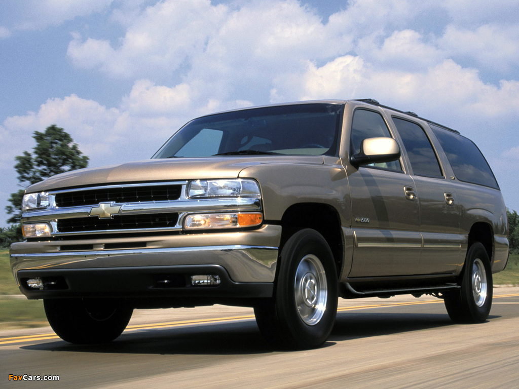 Pictures of Chevrolet Suburban 1500 (GMT800) 2001–02 (1024 x 768)