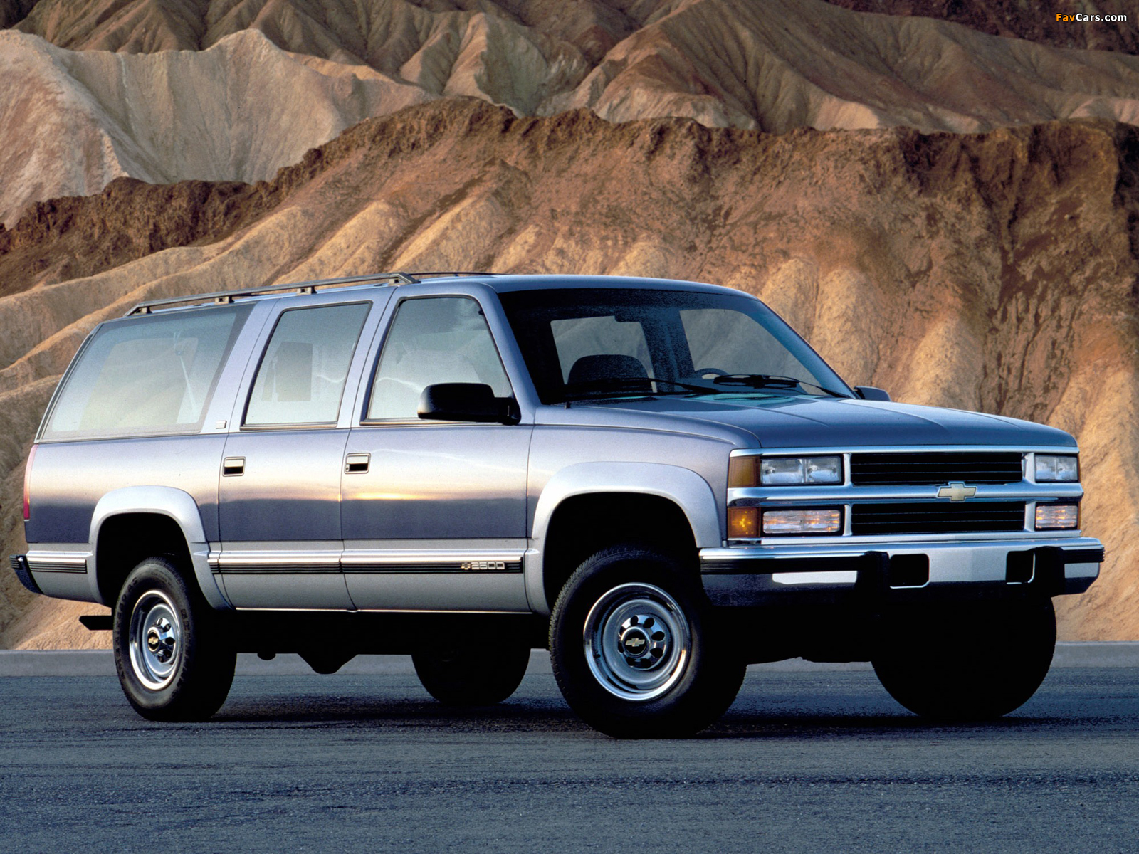 Chevrolet Suburban (GMT400) 1994–99 wallpapers (1600 x 1200)