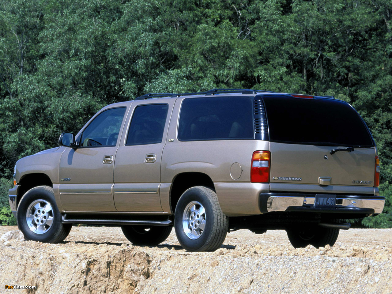 Chevrolet Suburban 1500 (GMT800) 2001–02 wallpapers (1280 x 960)