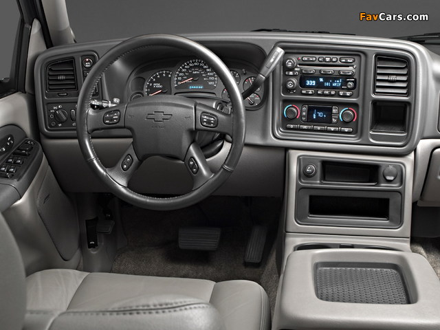 Chevrolet Tahoe (GMT840) 2000–06 images (640 x 480)