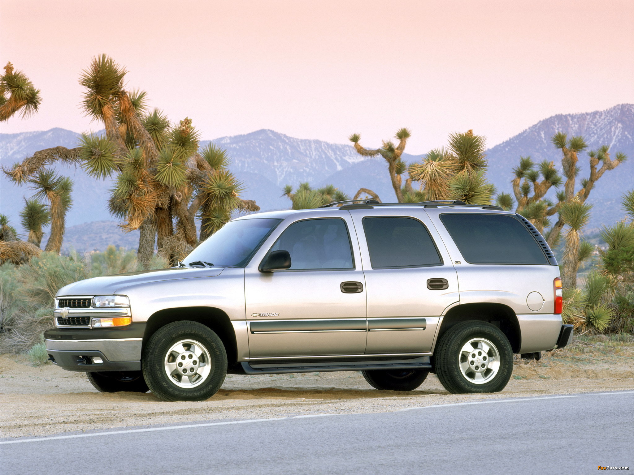 Chevrolet Tahoe (GMT840) 2000–06 images (2048 x 1536)