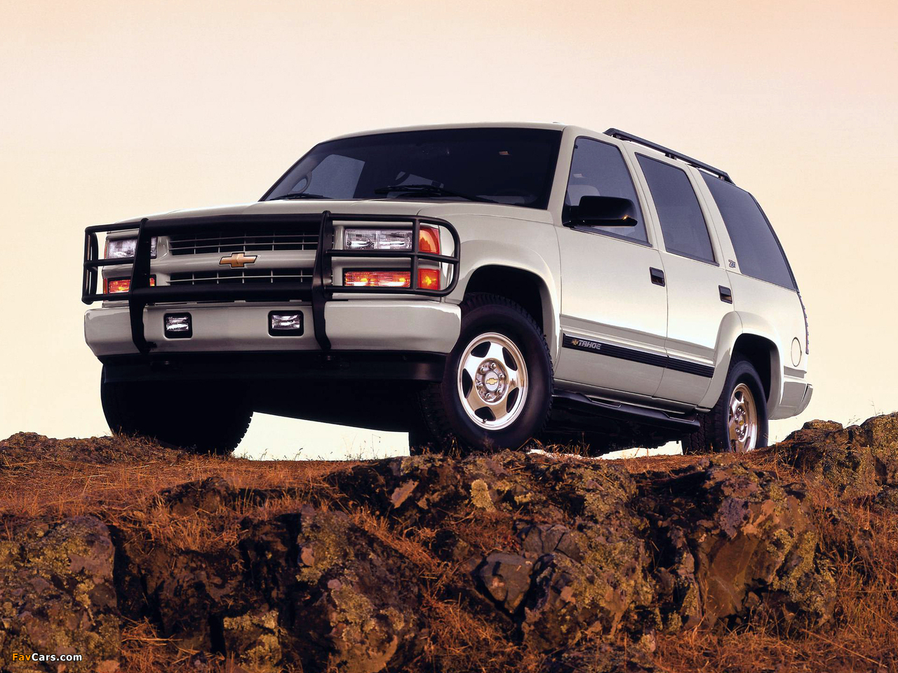 Chevrolet Tahoe Z71 (GMT410) 2000–01 photos (1280 x 960)