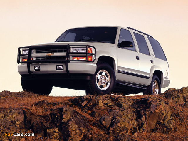 Chevrolet Tahoe Z71 (GMT410) 2000–01 photos (640 x 480)