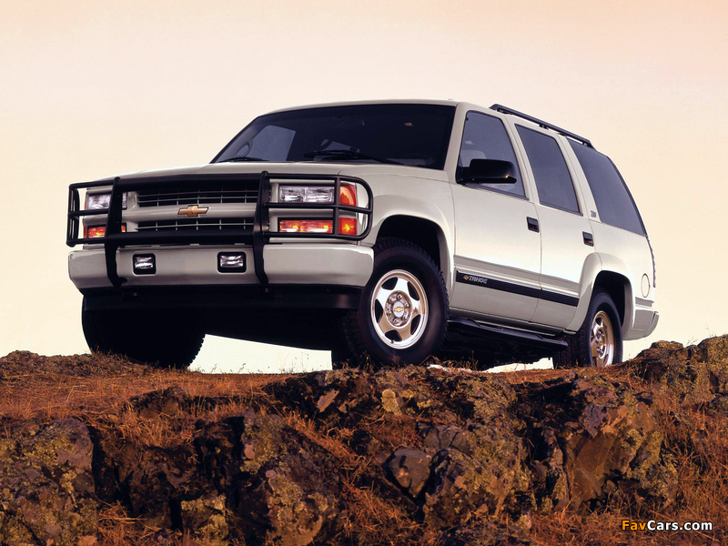 Chevrolet Tahoe Z71 (GMT410) 2000–01 photos (800 x 600)