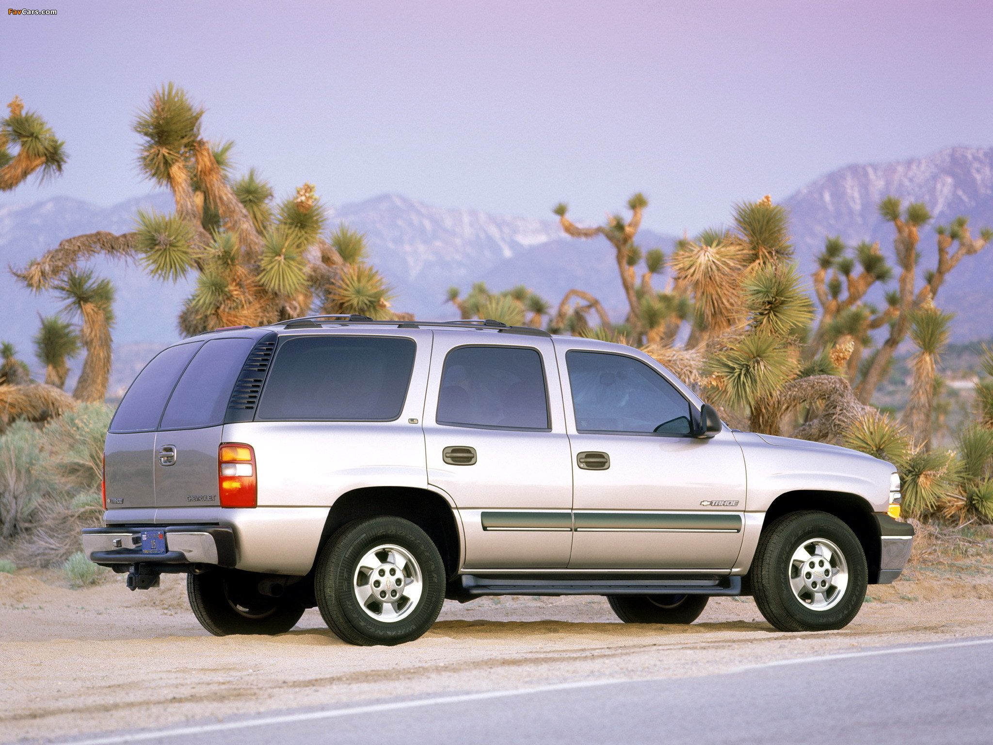 Chevrolet Tahoe (GMT840) 2000–06 photos (2048 x 1536)