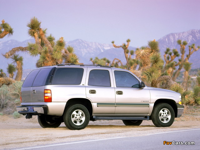 Chevrolet Tahoe (GMT840) 2000–06 photos (640 x 480)