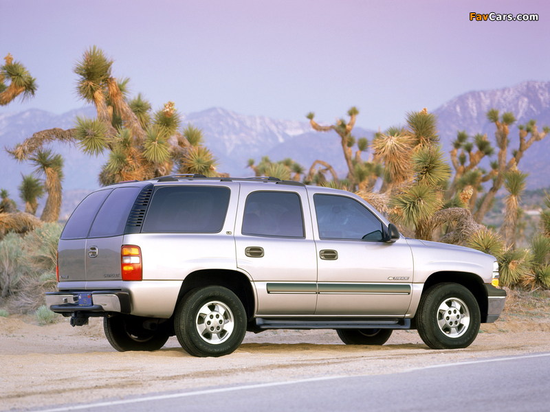 Chevrolet Tahoe (GMT840) 2000–06 photos (800 x 600)