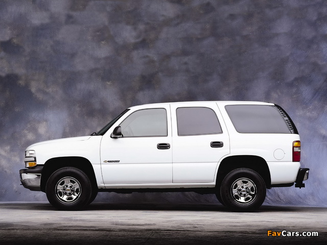 Chevrolet Tahoe (GMT840) 2000–06 pictures (640 x 480)