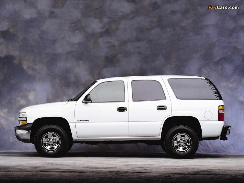 Chevrolet Tahoe (GMT840) 2000–06 pictures (800 x 600)