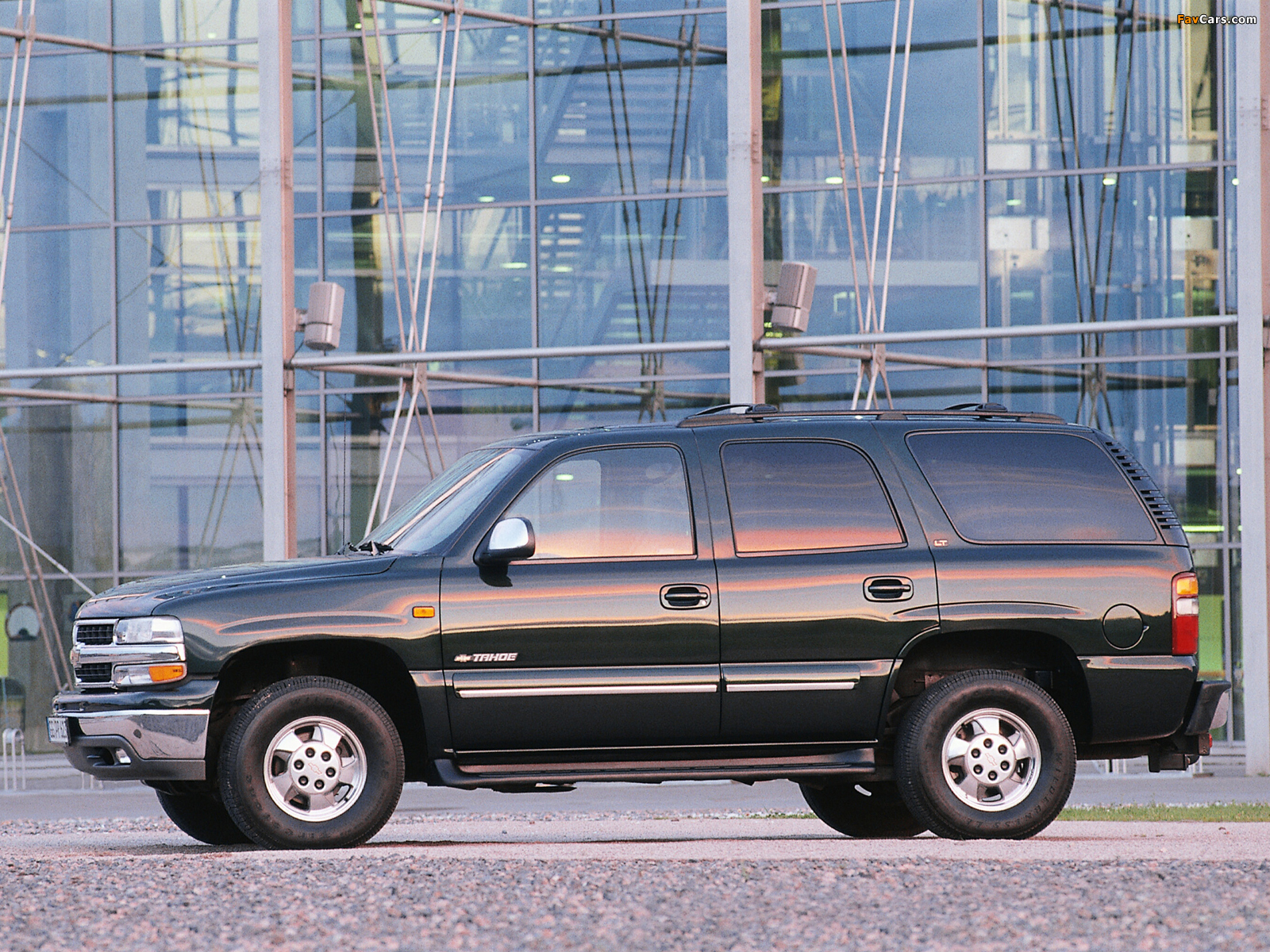 Images of Chevrolet Tahoe EU-spec (GMT840) 2000–06 (1600 x 1200)