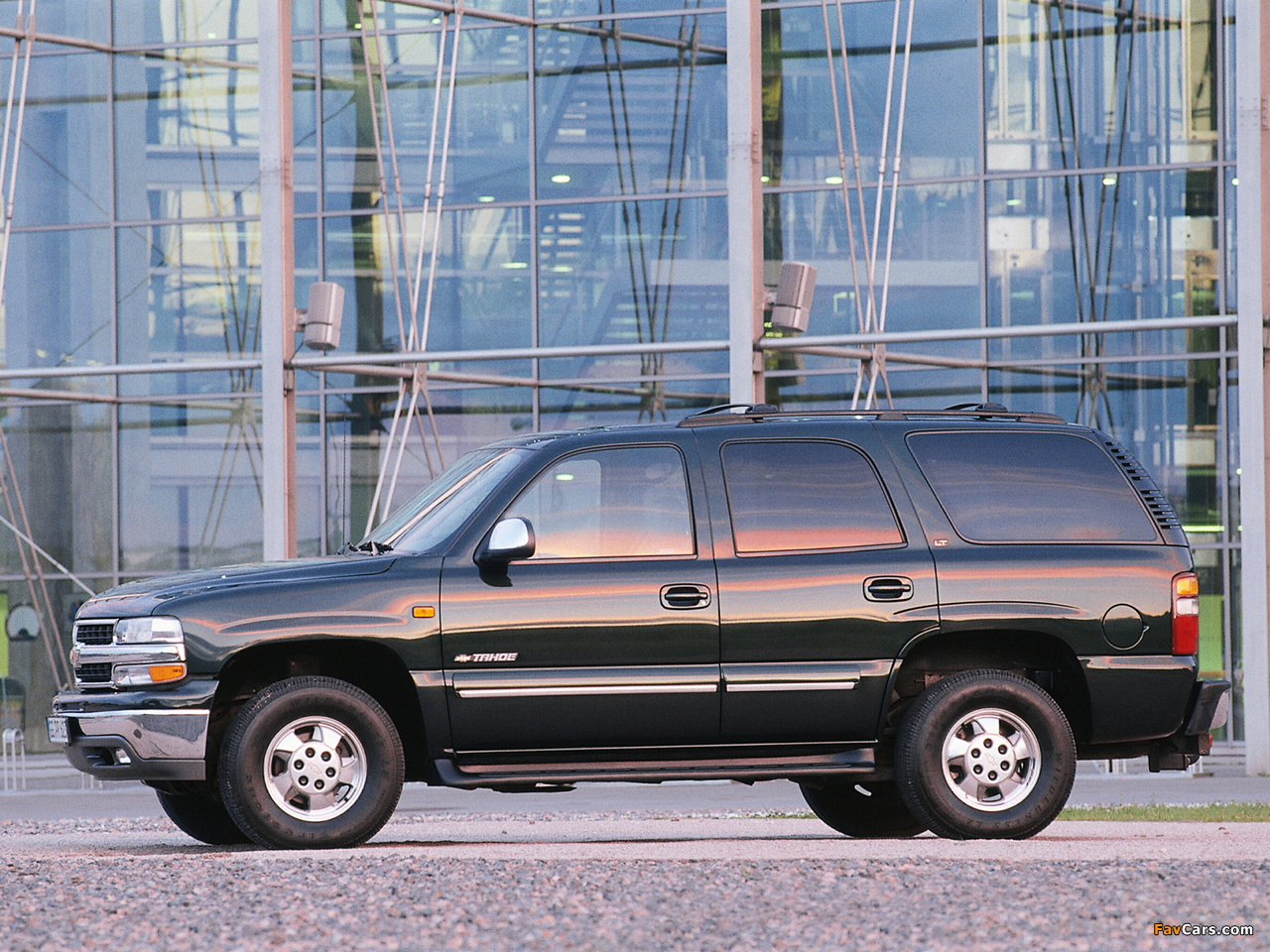 Images of Chevrolet Tahoe EU-spec (GMT840) 2000–06 (1280 x 960)
