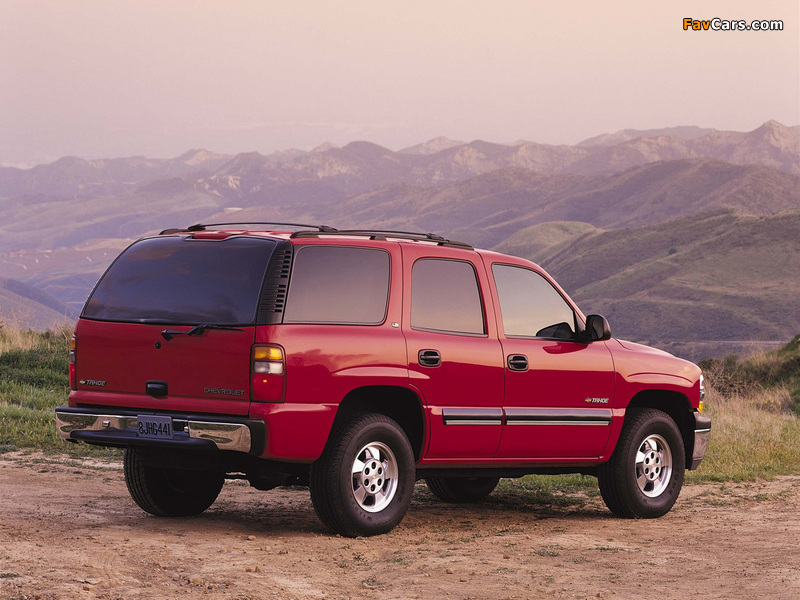 Photos of Chevrolet Tahoe (GMT840) 2000–06 (800 x 600)
