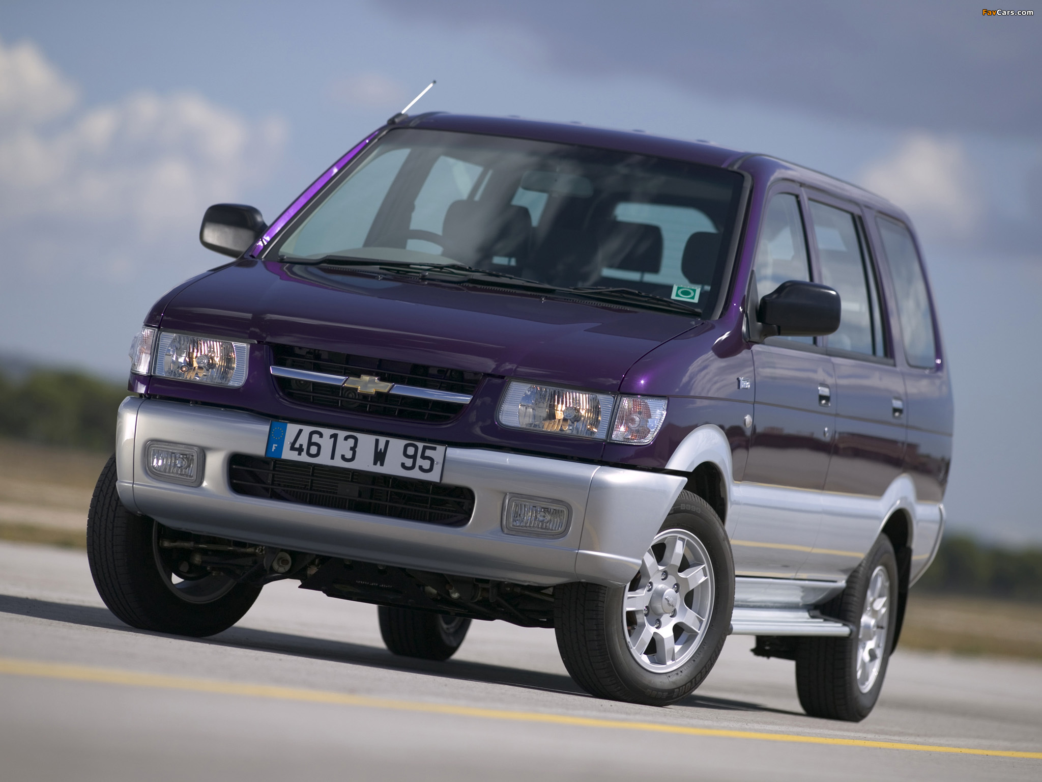 Images of Chevrolet Tavera 2002–12 (2048 x 1536)