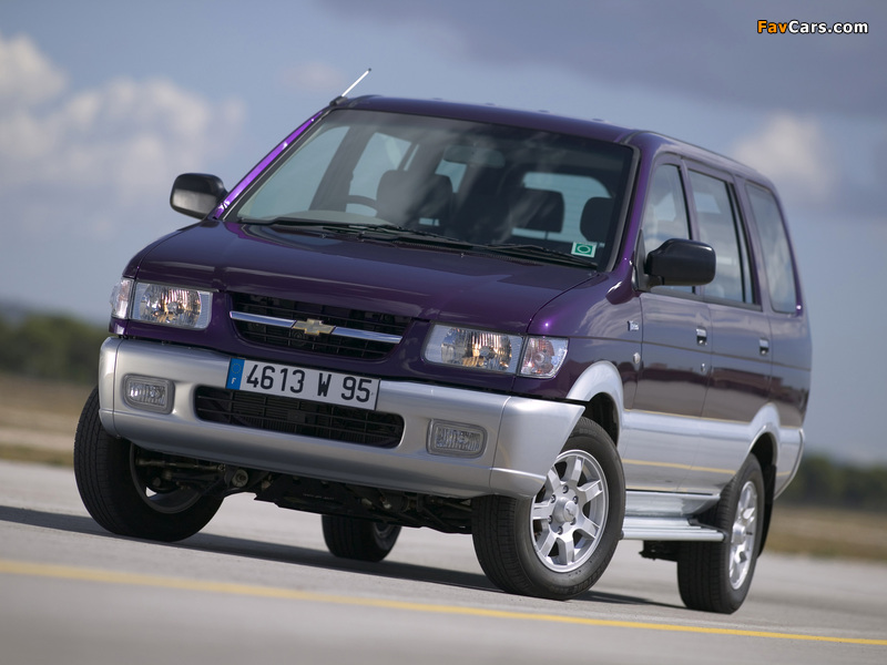 Images of Chevrolet Tavera 2002–12 (800 x 600)