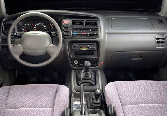 Chevrolet Tracker 2001–06 photos