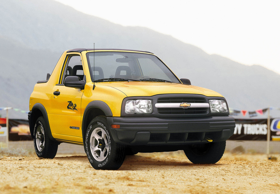 Images of Chevrolet Tracker Convertible 1999–2004
