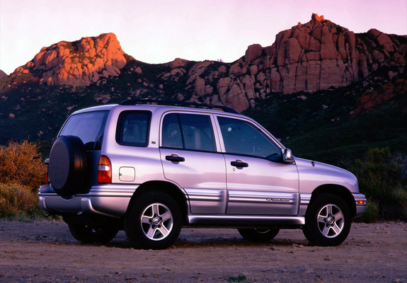 Images of Chevrolet Tracker 1999–2004