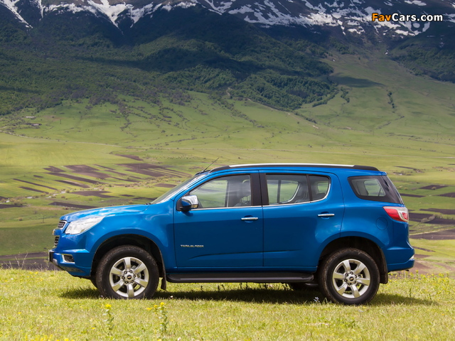 Chevrolet TrailBlazer 2012 images (640 x 480)