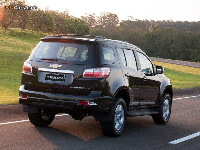 Chevrolet TrailBlazer 2012 wallpapers (640 x 480)