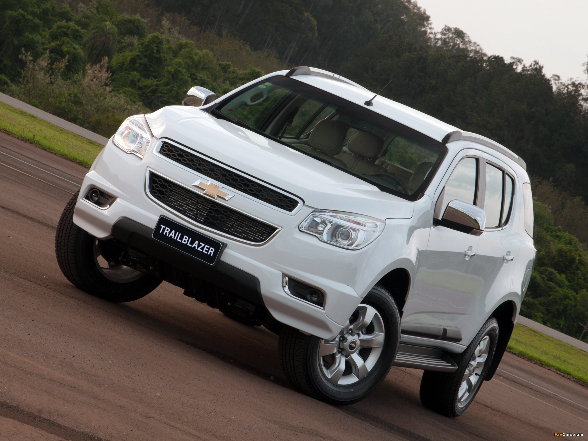 Images of Chevrolet TrailBlazer 2012 (2048 x 1536)