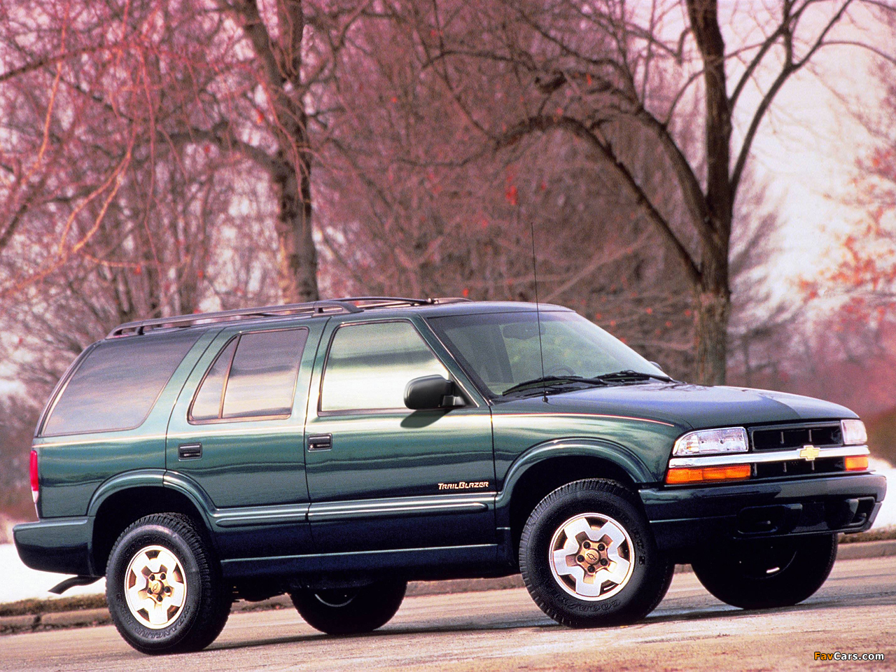 Photos of Chevrolet TrailBlazer 1999–2001 (1280 x 960)