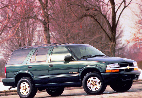 Photos of Chevrolet TrailBlazer 1999–2001