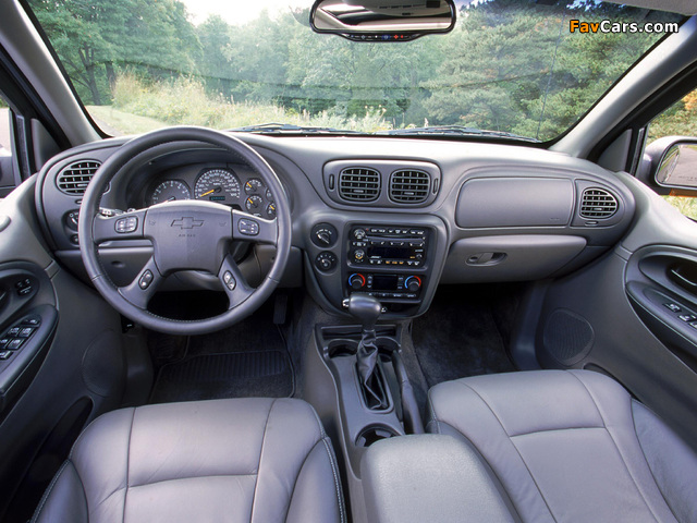 Pictures of Chevrolet TrailBlazer 2001–05 (640 x 480)