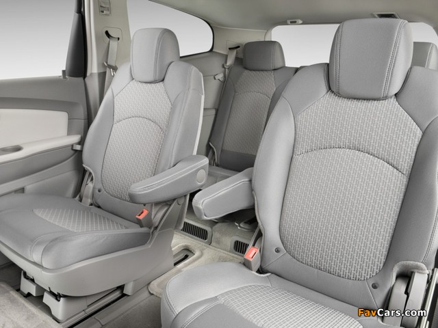 Photos of Chevrolet Traverse LT 2008–12 (640 x 480)