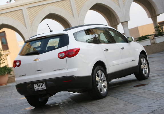 Pictures of Chevrolet Traverse LT 2008–12