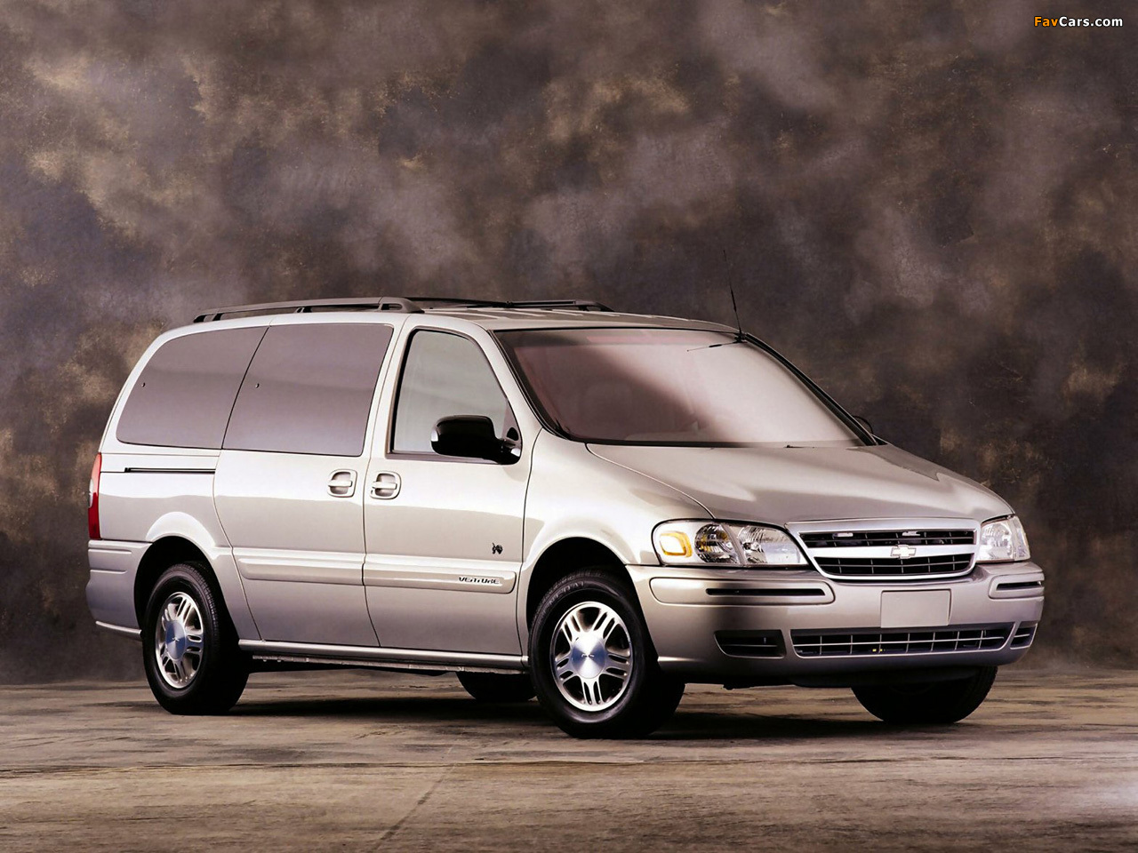 Chevrolet Venture Warner Bros. 2001–02 photos (1280 x 960)