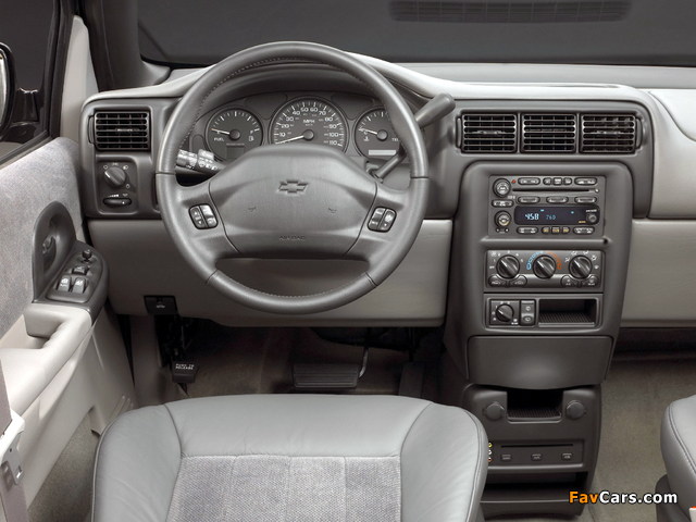 Images of Chevrolet Venture 2001–05 (640 x 480)