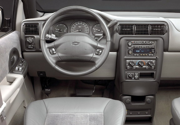 Images of Chevrolet Venture 2001–05
