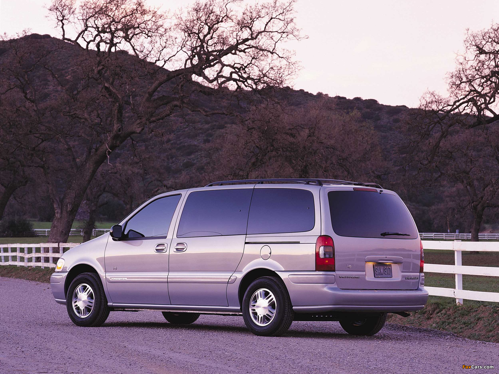 Chevrolet Venture 2001–05 wallpapers (1600 x 1200)