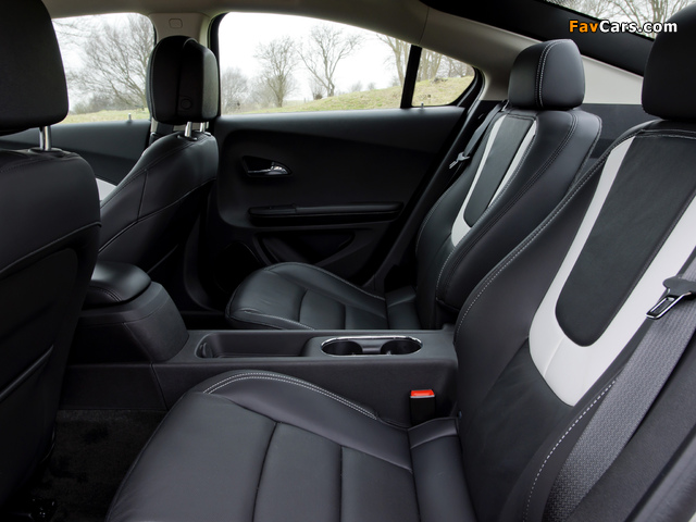 Photos of Chevrolet Volt UK-spec 2012 (640 x 480)