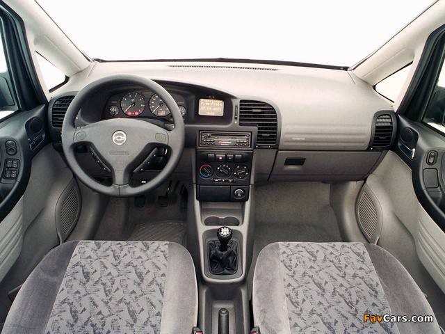 Chevrolet Zafira (A) 2001–02 images (640 x 480)